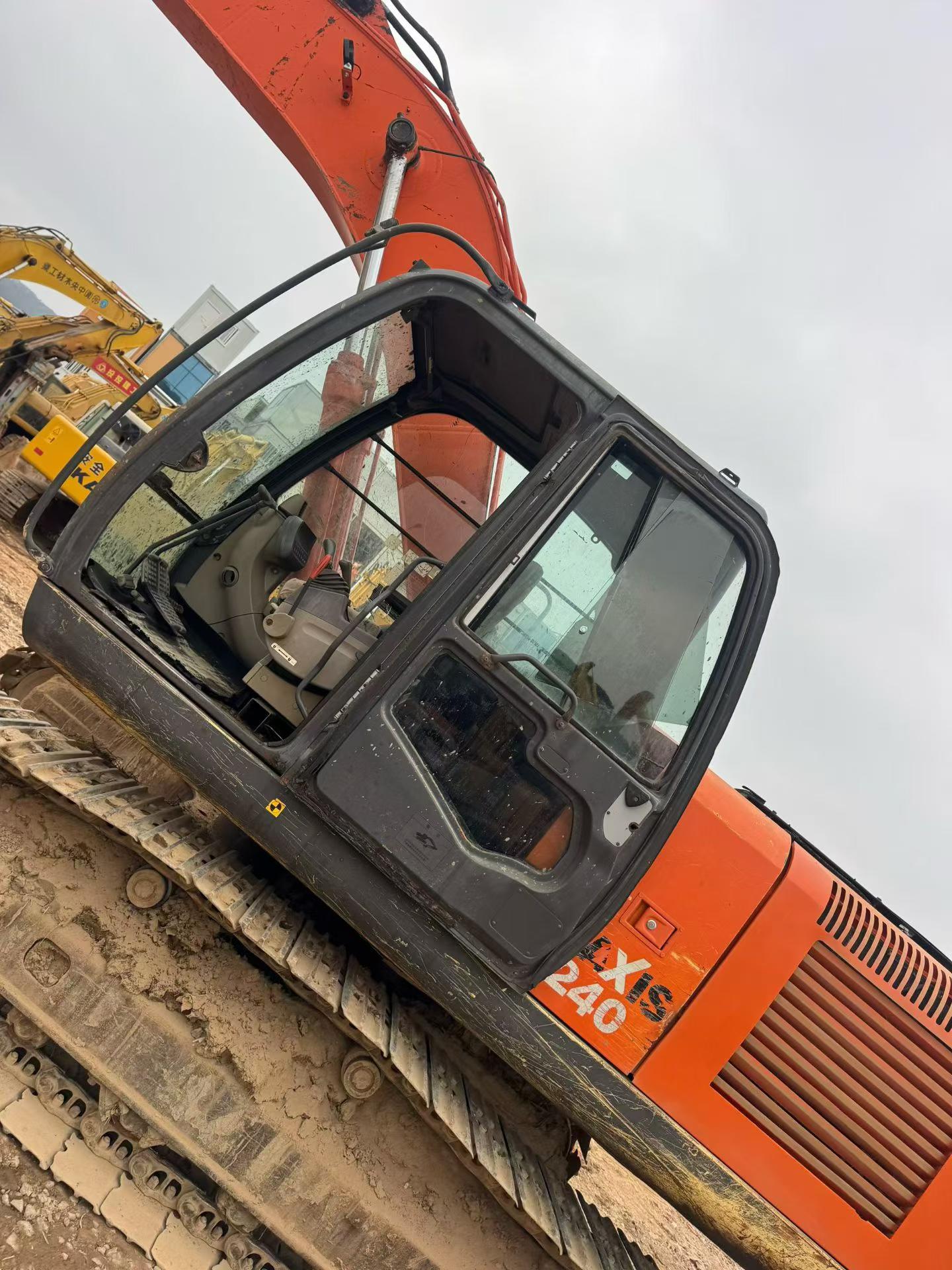 Used Hitachi EX200 Excavator 2016 Model / 3