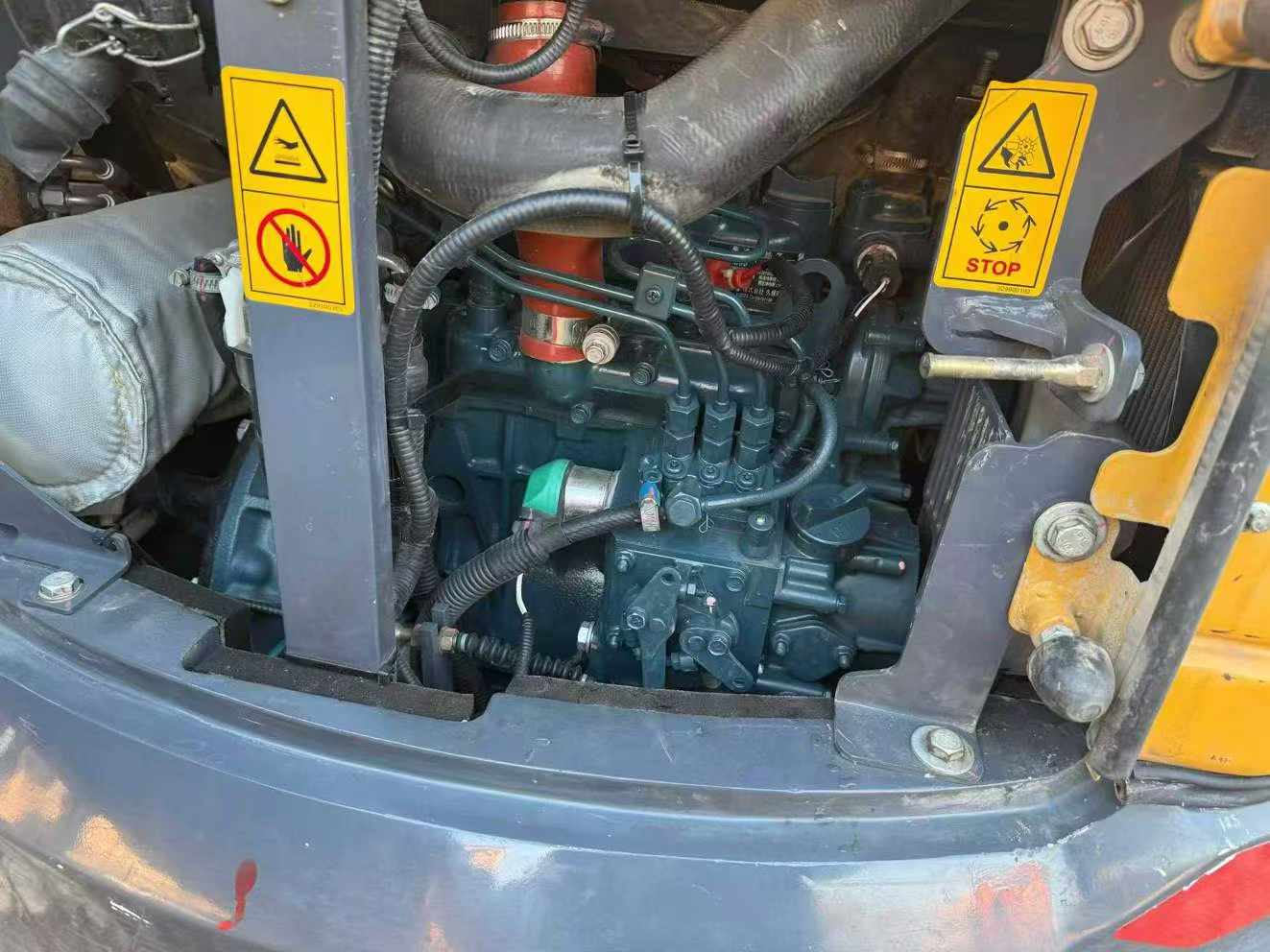 Used XCMG XE27U Excavator 2016 Model / 4