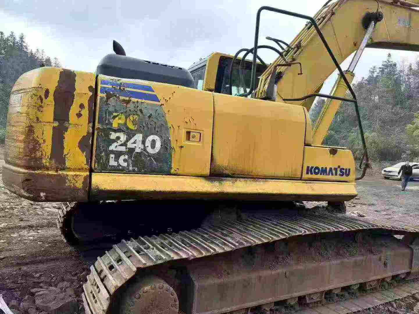Used Komatsu PC240-6 Excavator 2010 Model / 3