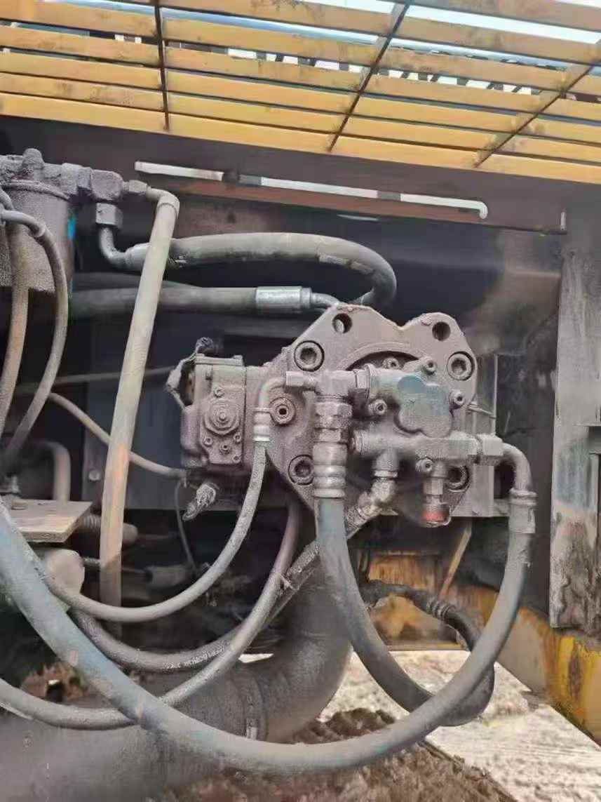 Used Kato HD820R Excavator 2016 Model / 7