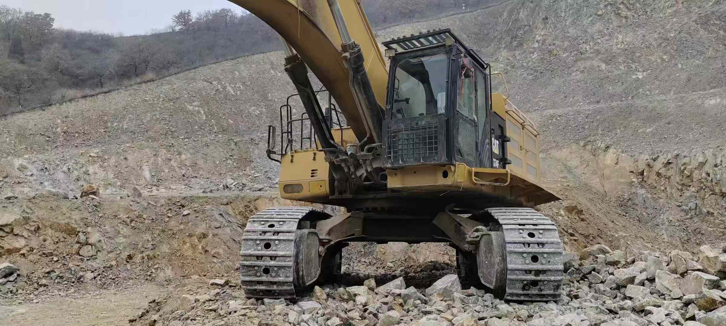 Used Caterpillar 374D Excavator 2016 Model / 3