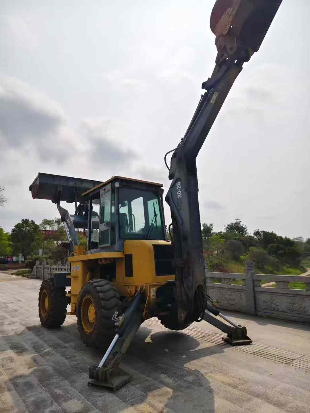 Used XCMG ZL30E Excavator 2014 Model / 3