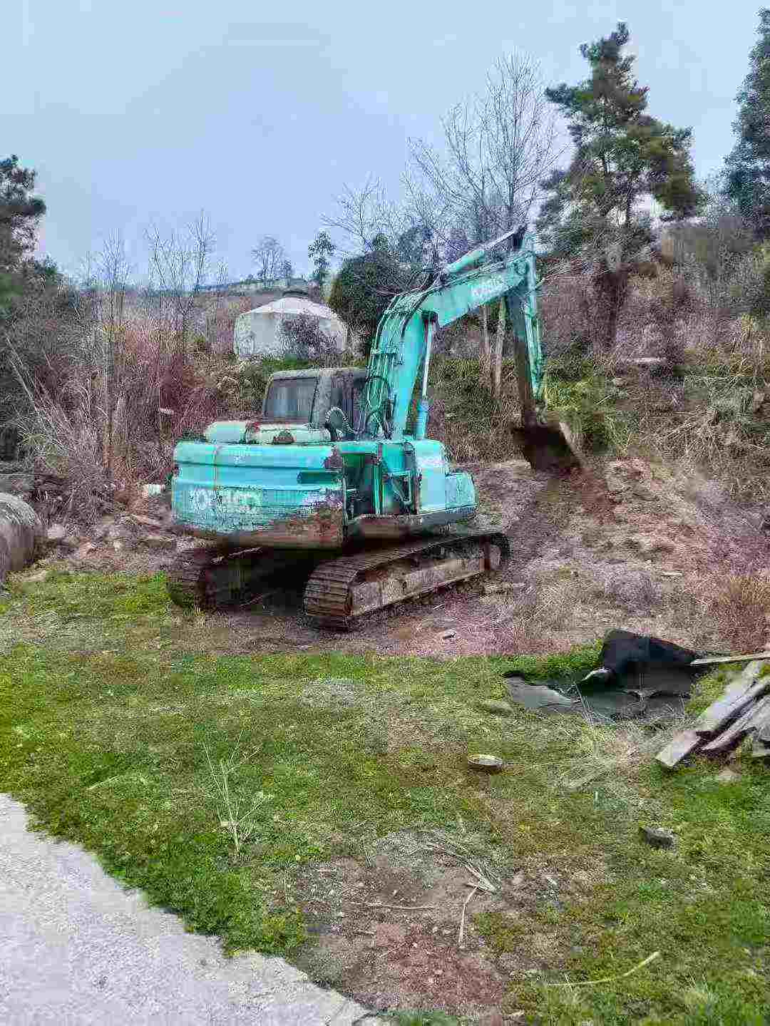 Used Kobelco SK140 Excavator 2011 Model / 3