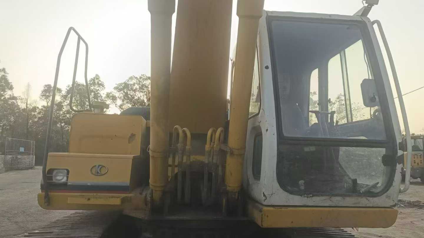 Used Kato 820-3SP Excavator 2016 Model / 4