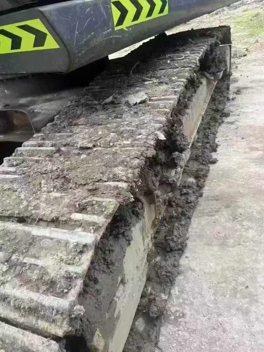 Used Hitachi EX200 Excavator 2012 Model / 8