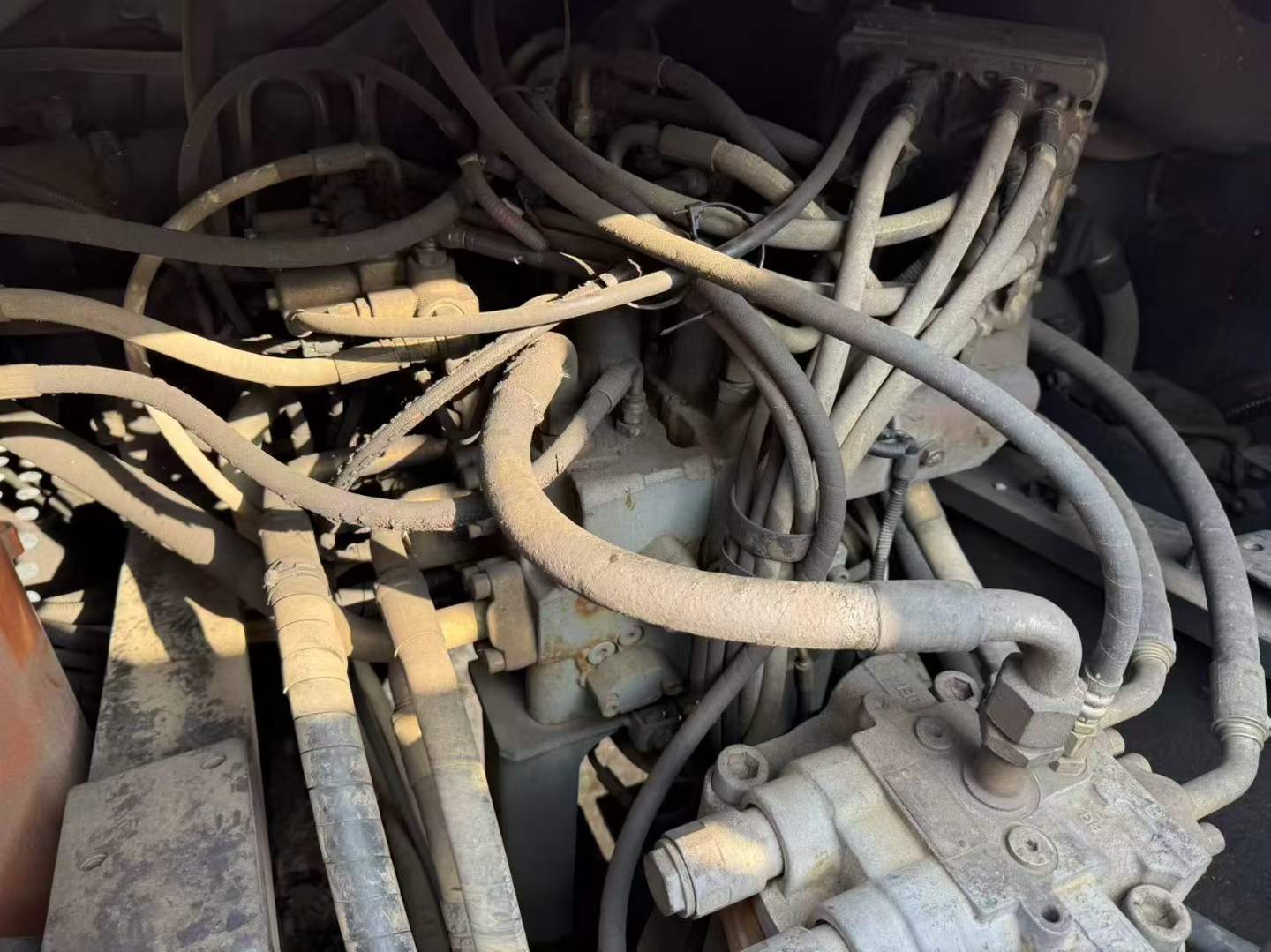 Used Hitachi ZH200-5A Excavator 2017 Model / 3