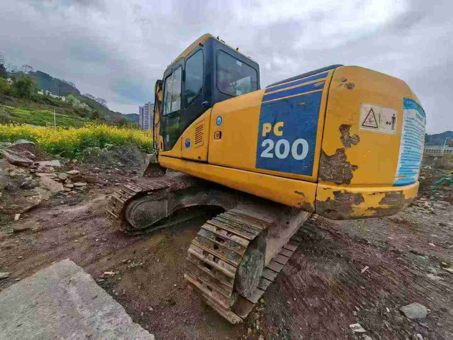 Buy Komatsu PC160-6 Used Excavator