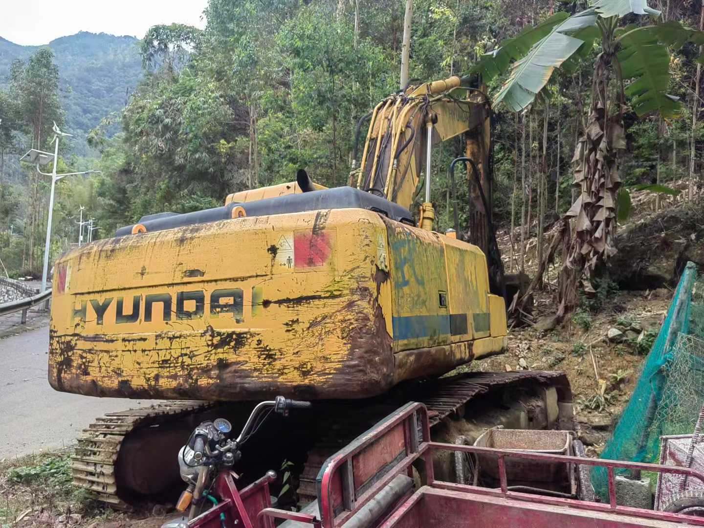 Used Hyundai R225-7 Excavator 2016 Model / 2