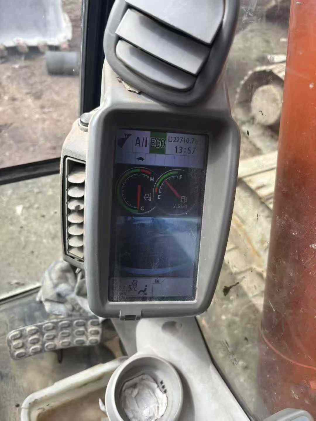 Used Hitachi ZH200-5A Excavator 2016 Model / 8