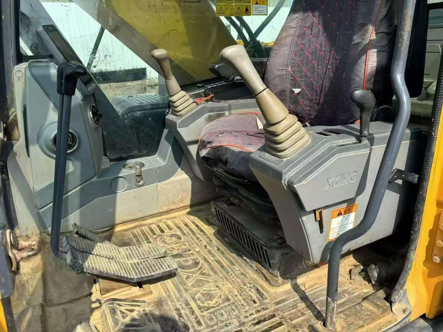 Used XCMG XE215D Excavator 2018 Model / 9