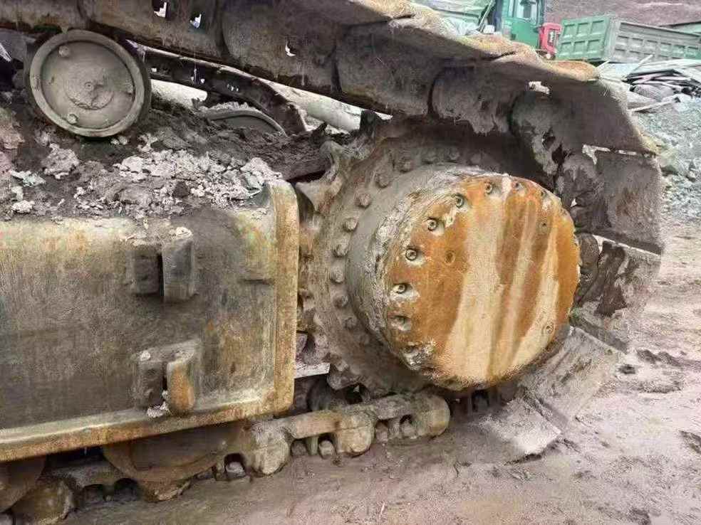 Used XCMG XE700C Excavator 2016 Model / 4