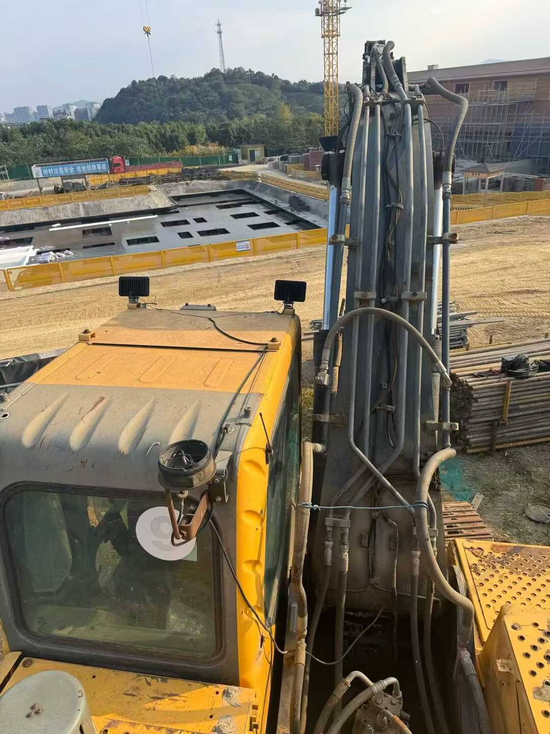 Used Volvo EC210B Excavator 2013 Model / 9