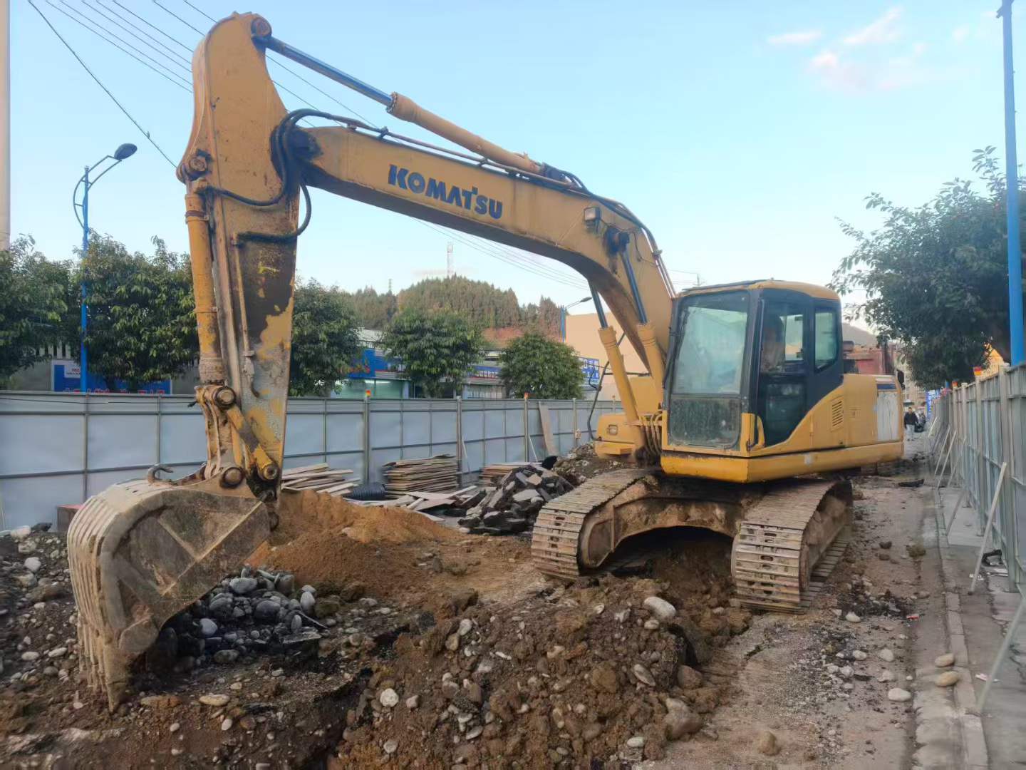 Buy Komatsu PC160-6 Used Excavator