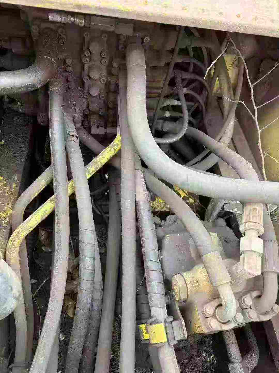 Used Komatsu PC240-6 Excavator 2010 Model / 4