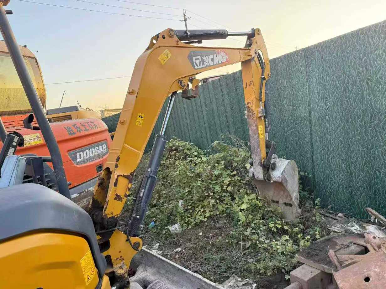 Used XCMG XE27U Excavator 2016 Model / 6