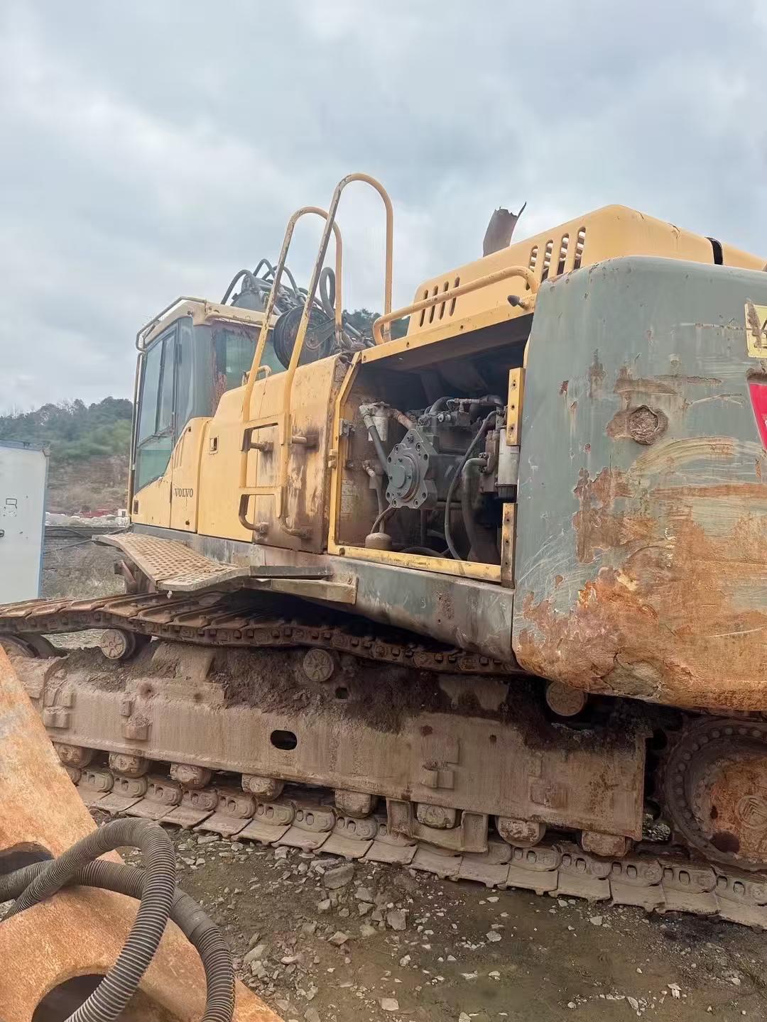 Used Volvo EC700C Excavator 2015 Model / 4