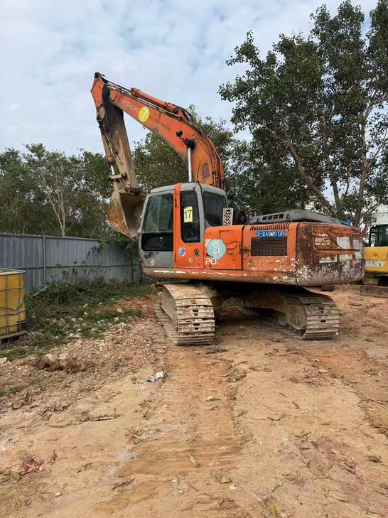 Buy Hitachi ZX200-6 Used Excavator / 1