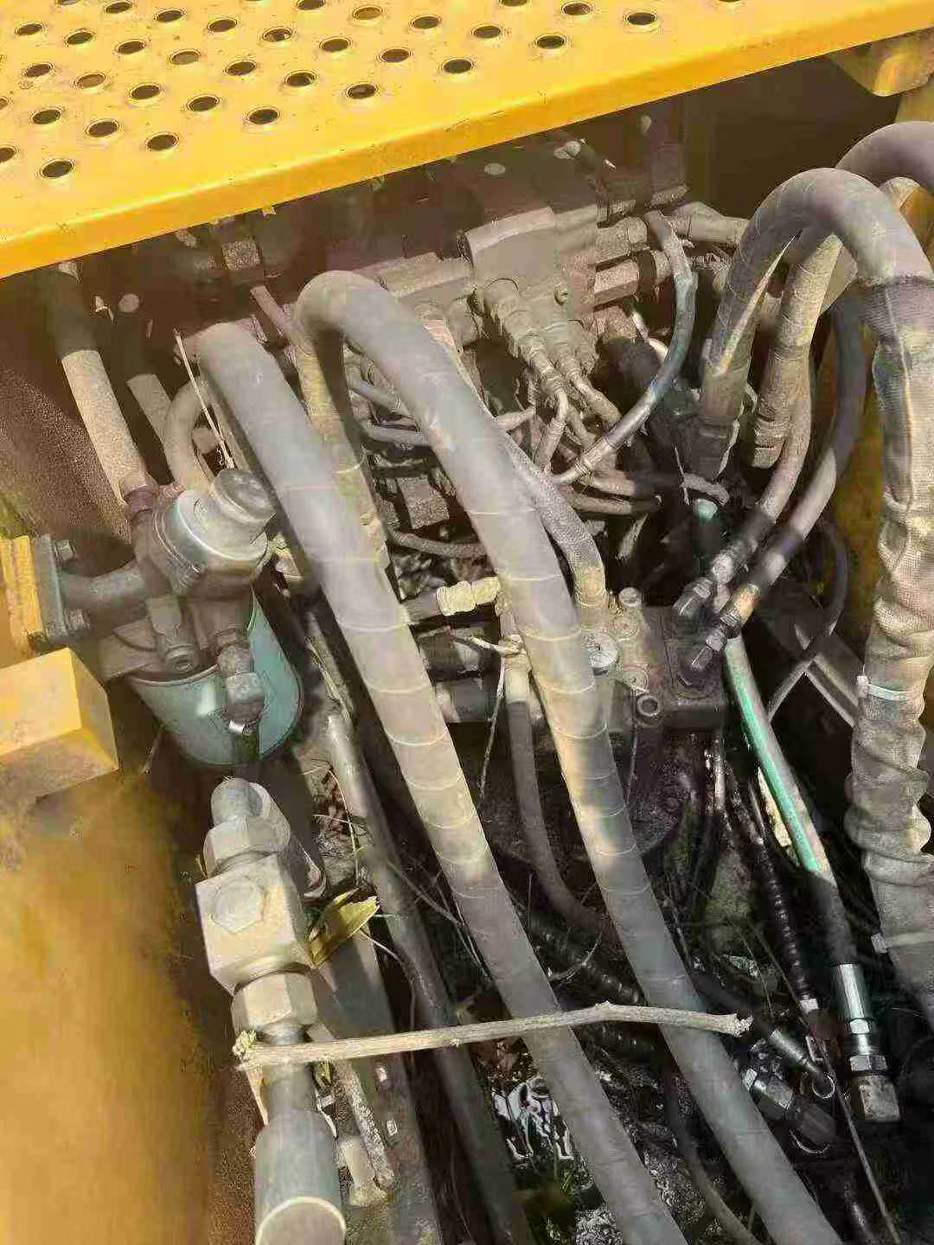 Used Volvo EC140 Excavator 2012 Model / 4