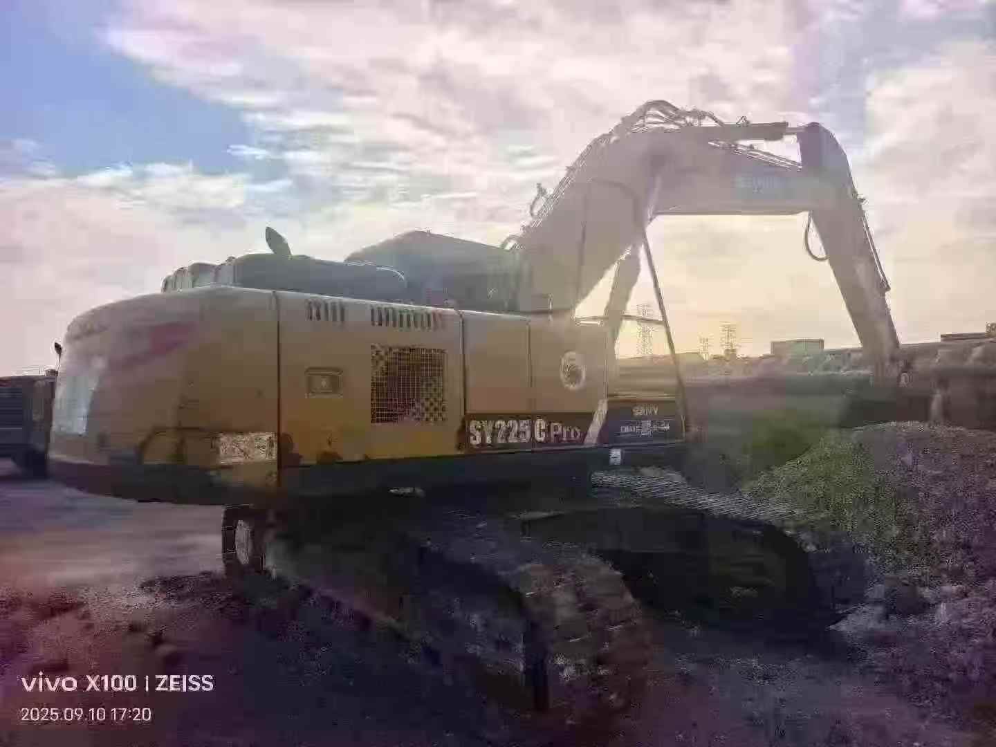 Used Sany SY200C Excavator 2020 Model / 3