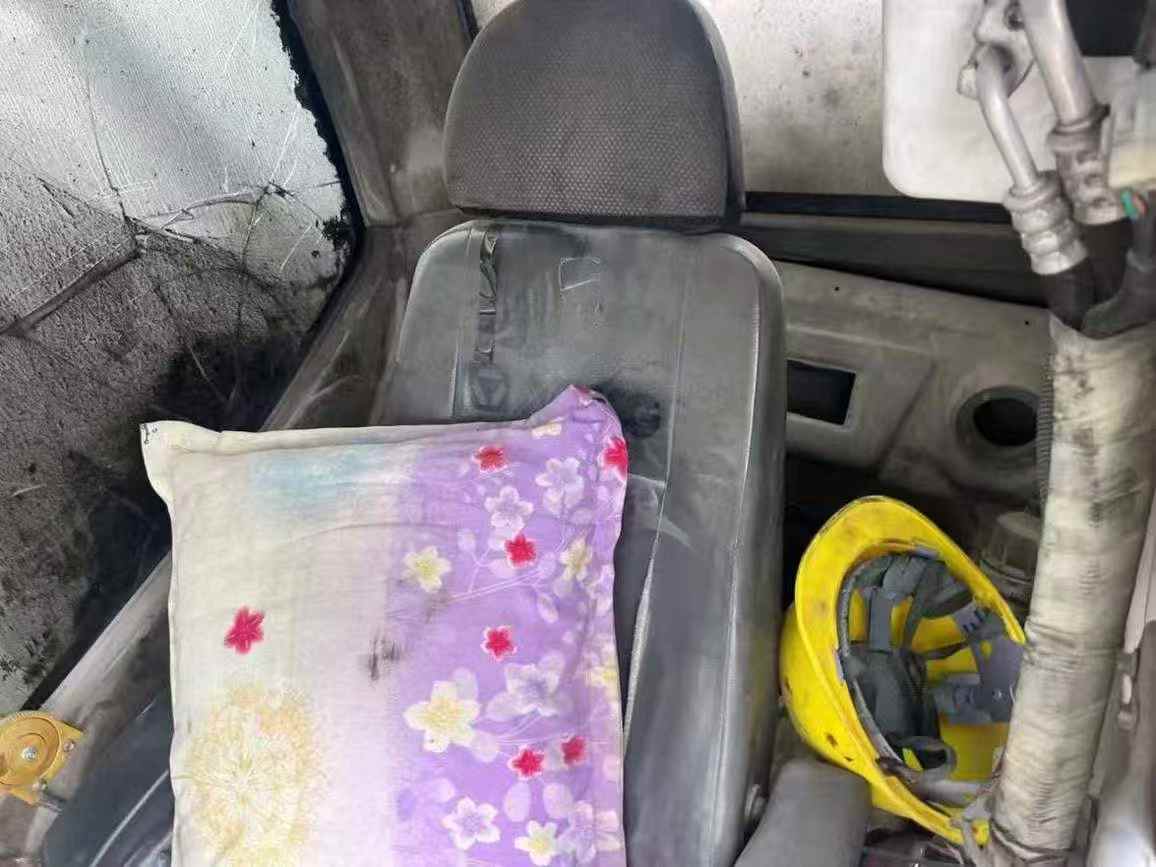 Used XCMG XE700C Excavator 2016 Model / 7