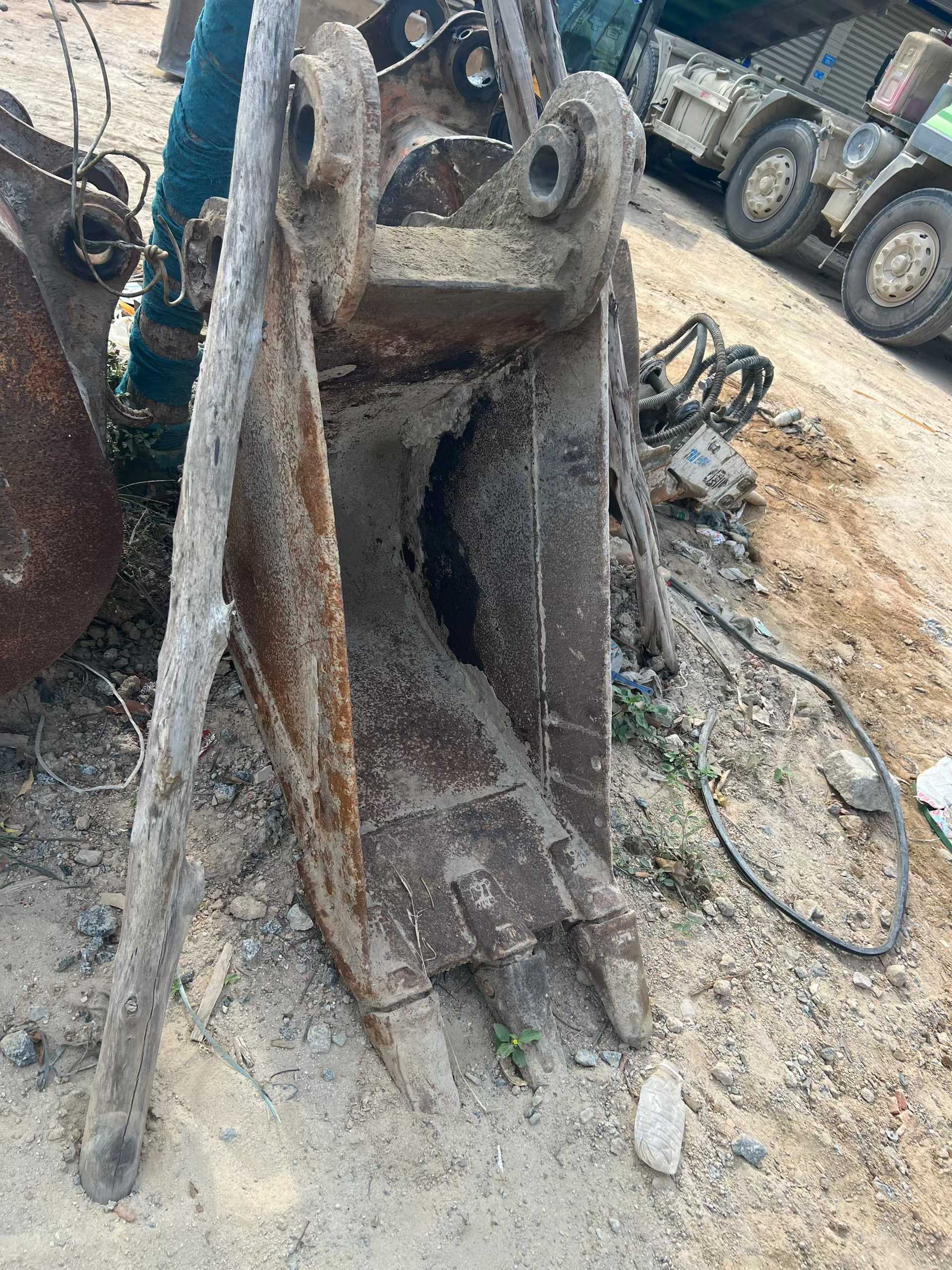 Used Caterpillar E200B Excavator 2016 Model / 4