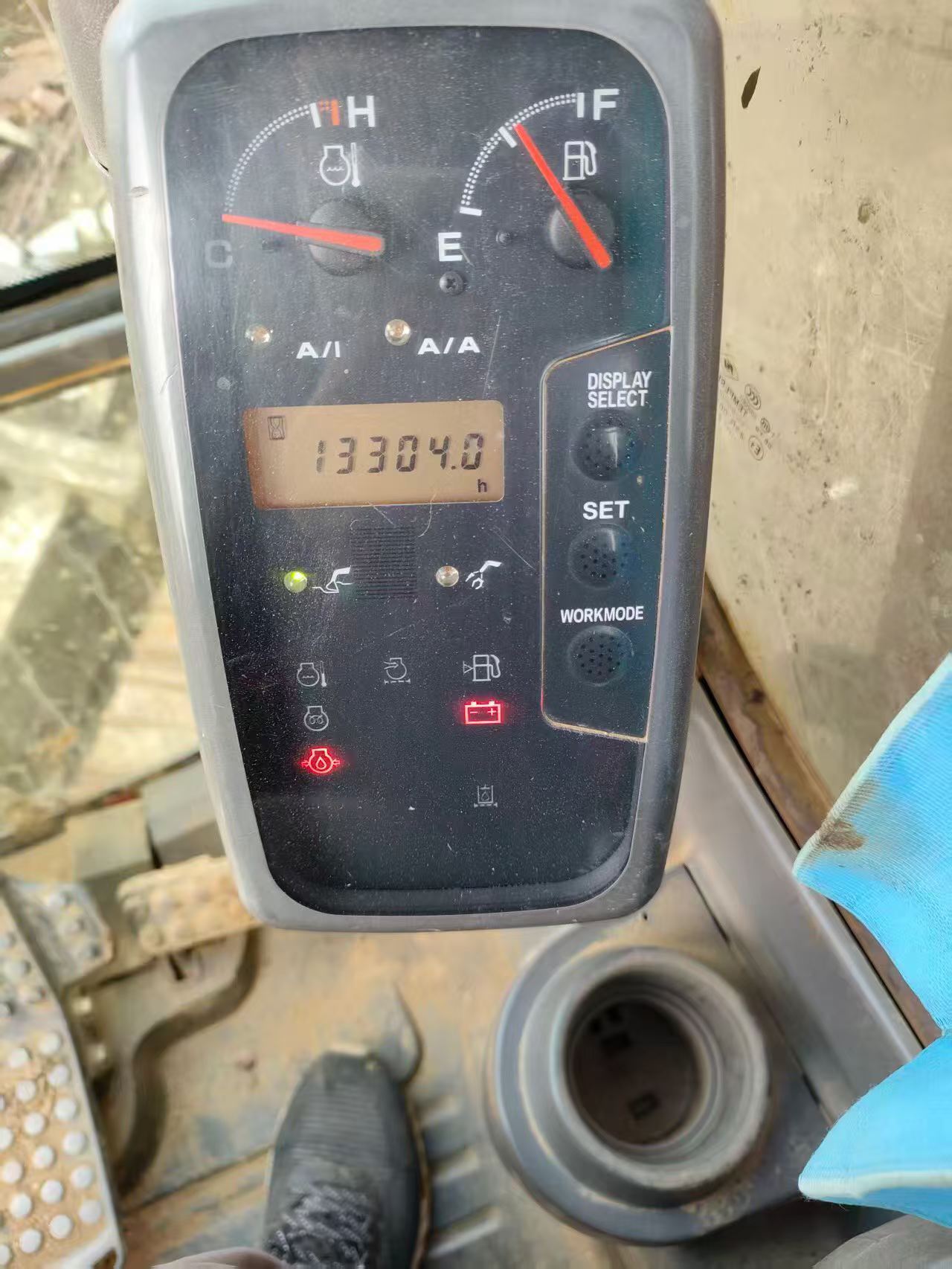 Used Hitachi EX120-6 Excavator 2013 Model / 7