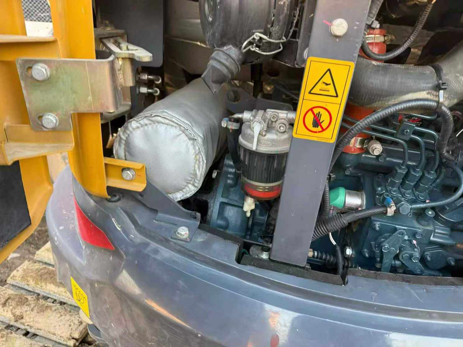 Used XCMG XE27U Excavator 2016 Model / 3