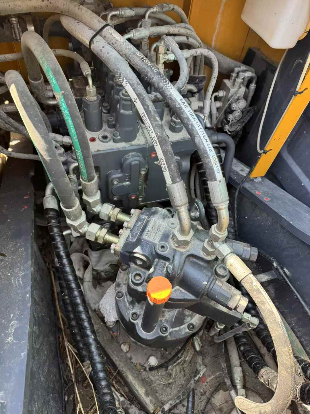 Used XCMG XE135B Excavator 2022 Model / 4