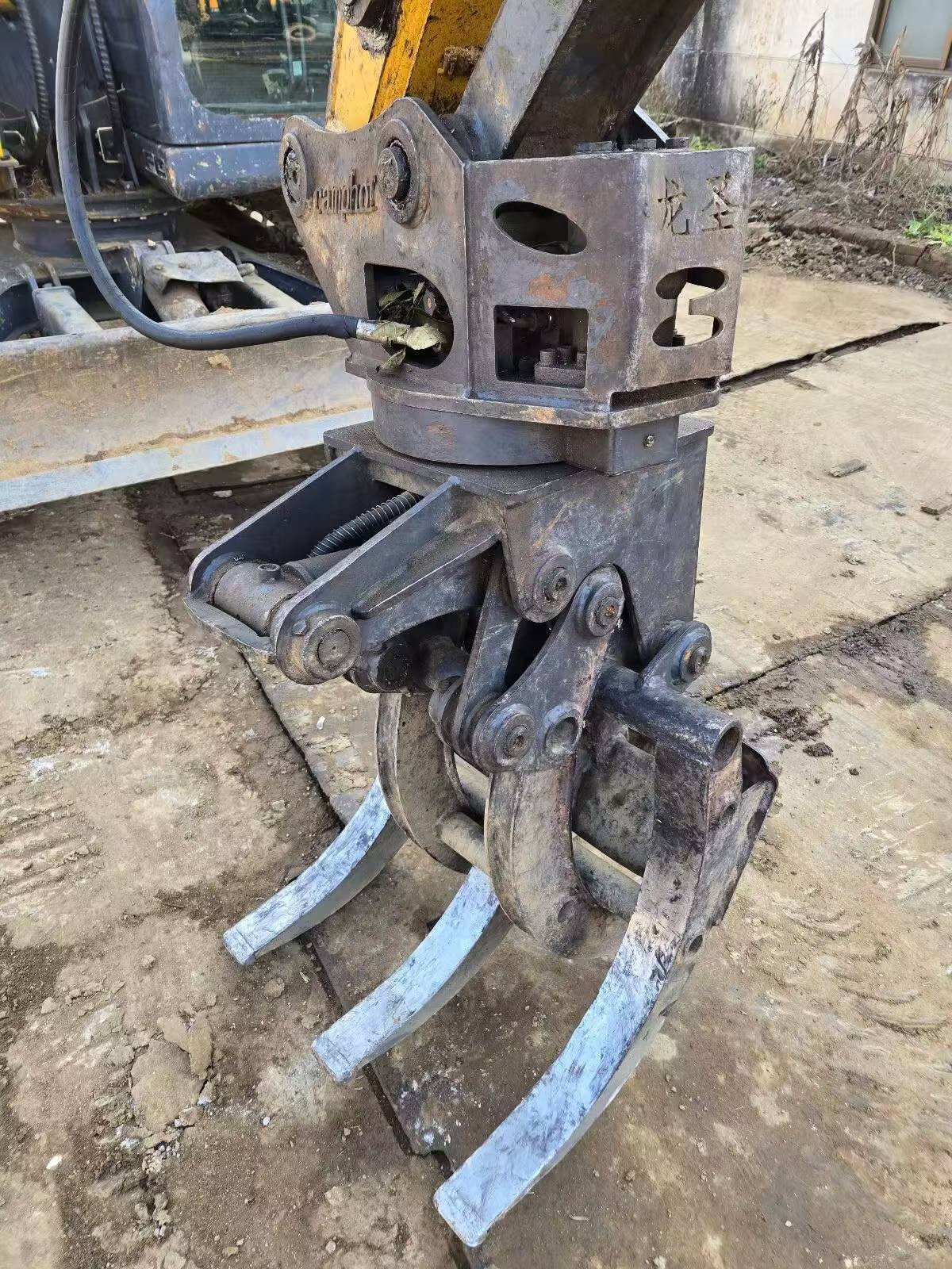 Used XCMG XE75C Excavator 2021 Model / 4