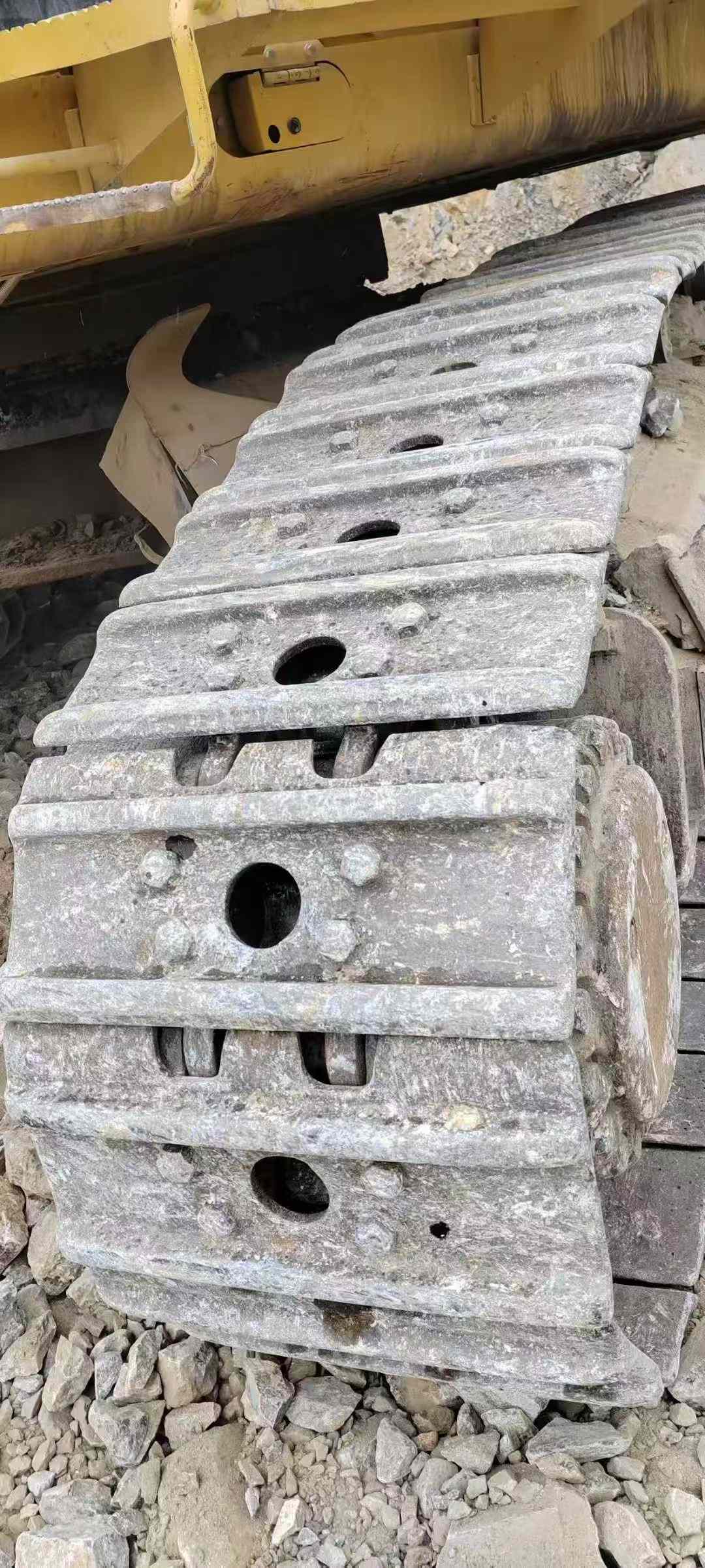 Used Caterpillar 374D Excavator 2016 Model / 4