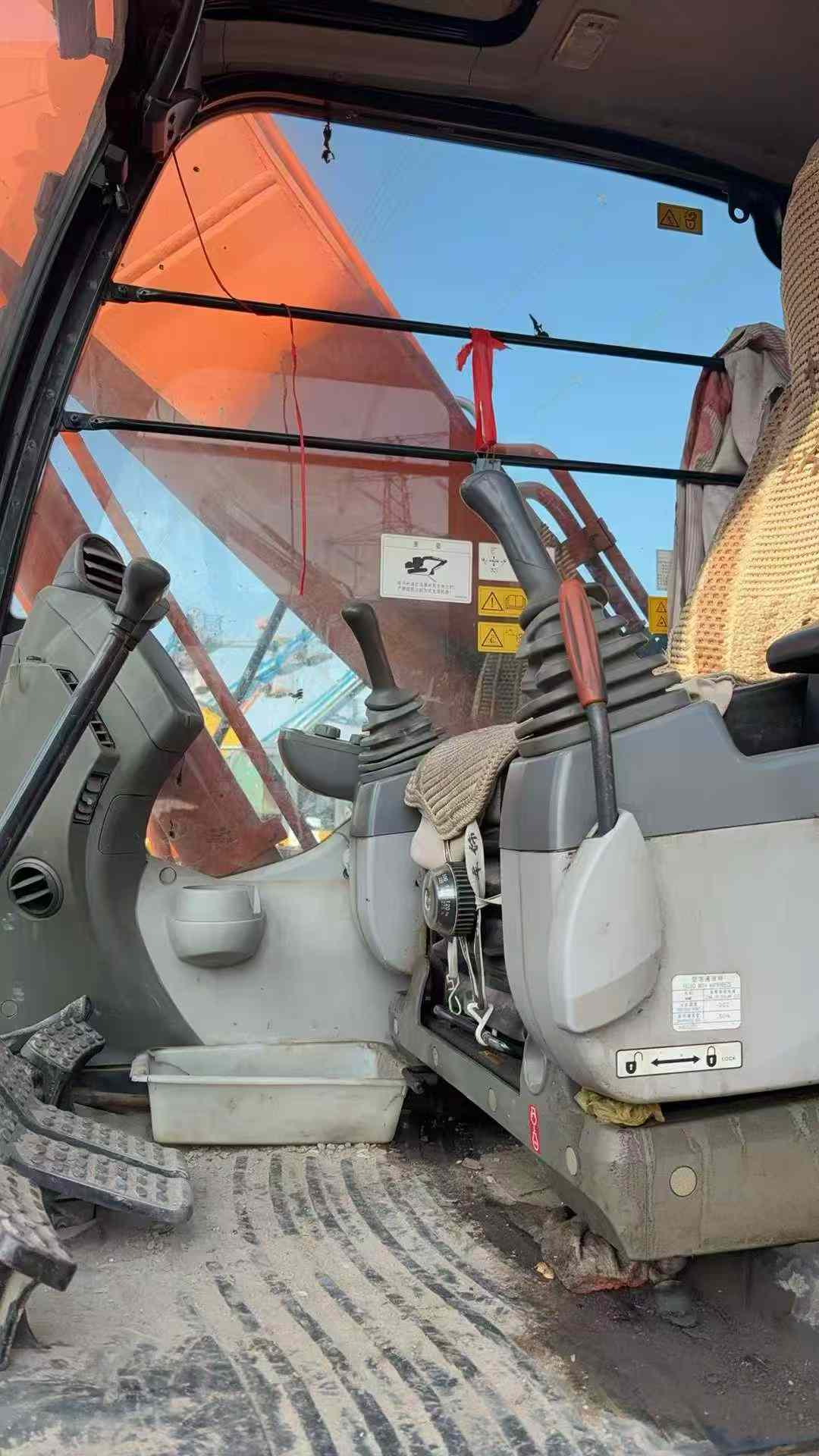 Used Hitachi ZH200-5A Excavator 2016 Model / 4