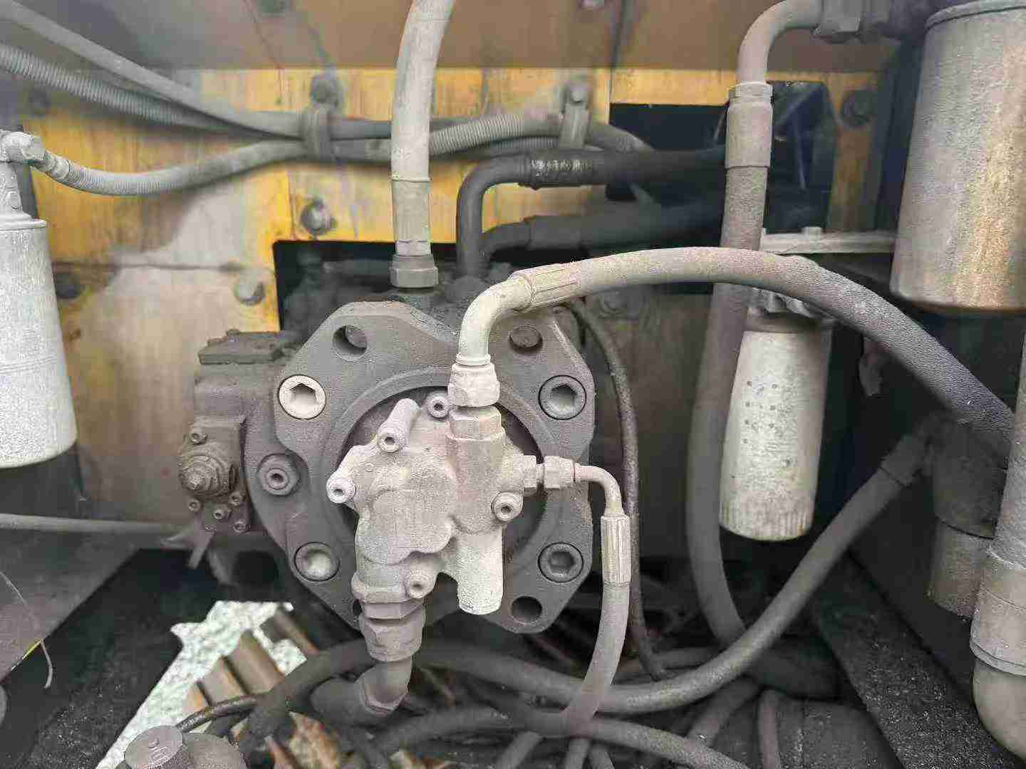 Used Volvo EC210B Excavator 2013 Model / 6