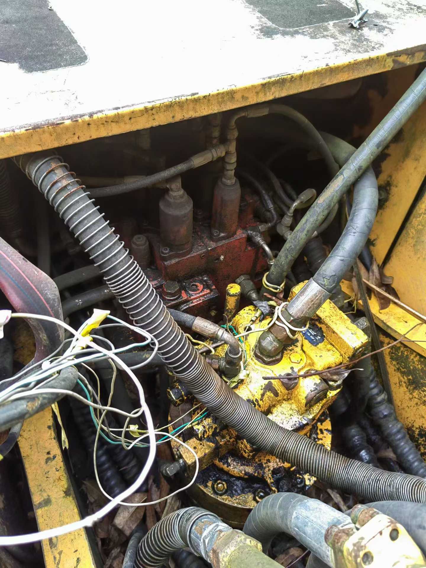 Used Hyundai R225-7 Excavator 2016 Model / 4