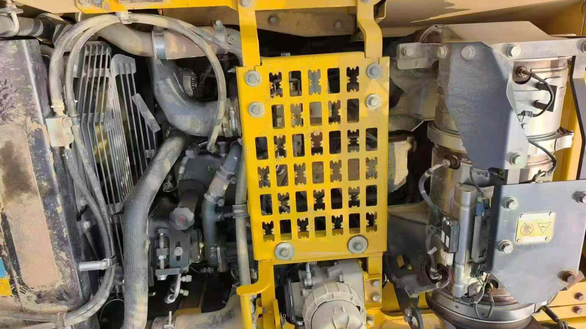 Used Komatsu PC200-10 Excavator 2016 Model / 7