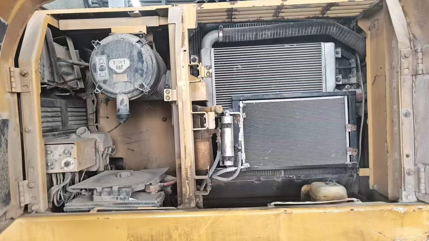 Used Caterpillar 320A Excavator 2016 Model / 8