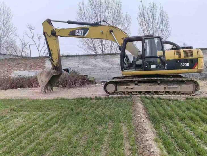 Buy Caterpillar 323 Used Excavator / 1