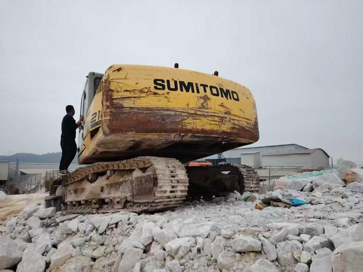 Buy Sumitomo SH210-5 Used Excavator / 1