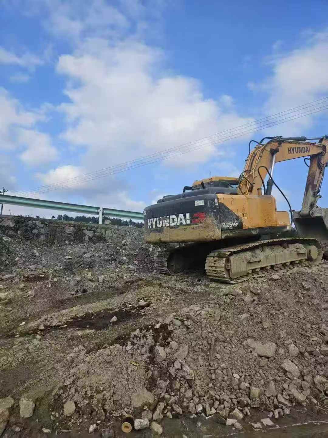 Buy Hyundai R215-7 Used Excavator / 2 Used Hyundai R215-7 Excavator 2018 Model / 2