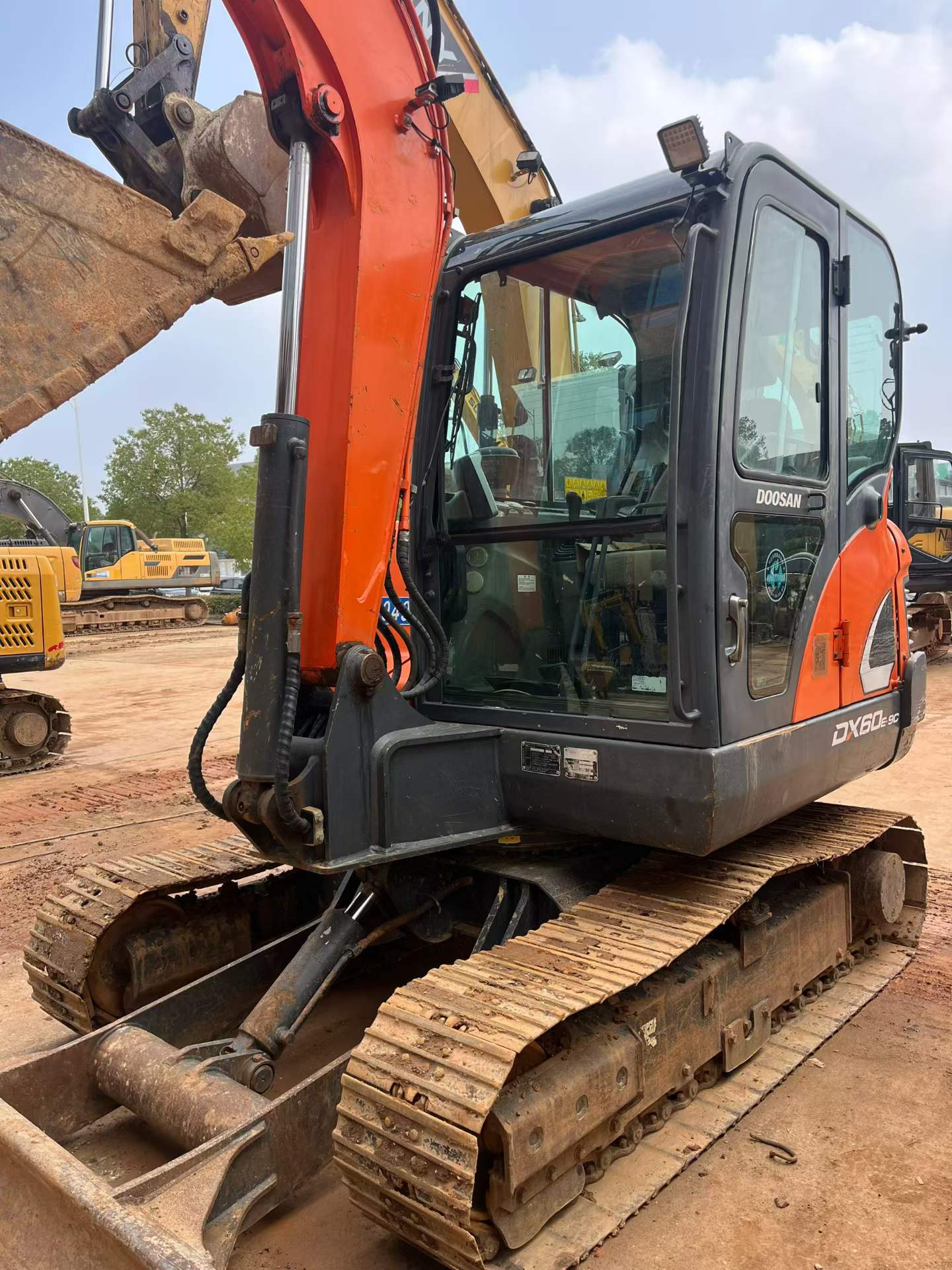 Buy Doosan DH60 Used Excavator / 4 Used Doosan DH60 Excavator 2019 Model / 4