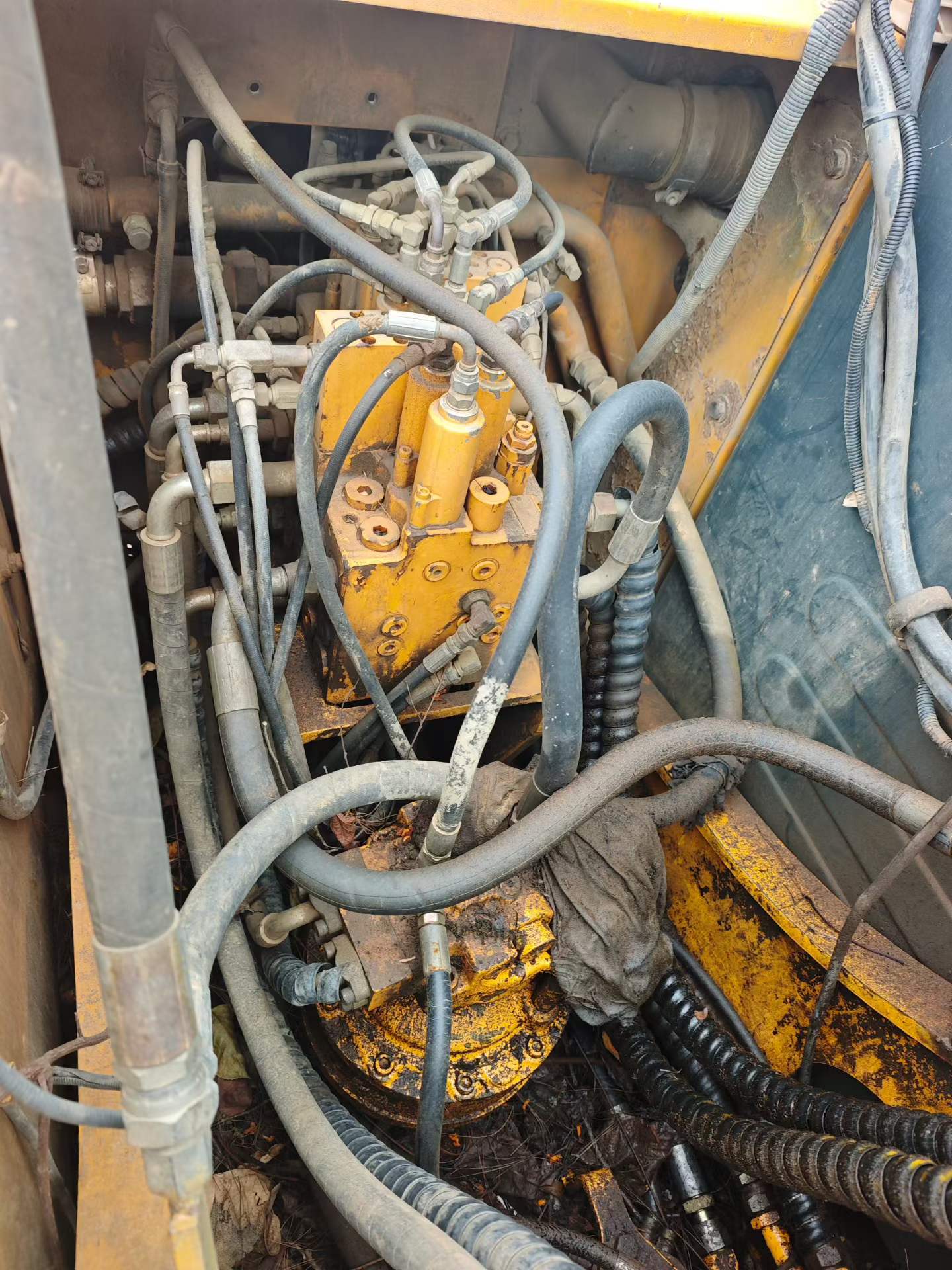 Buy Hyundai R110-7 Used Excavator / 8 Used Hyundai R110-7 Excavator 2016 Model / 8