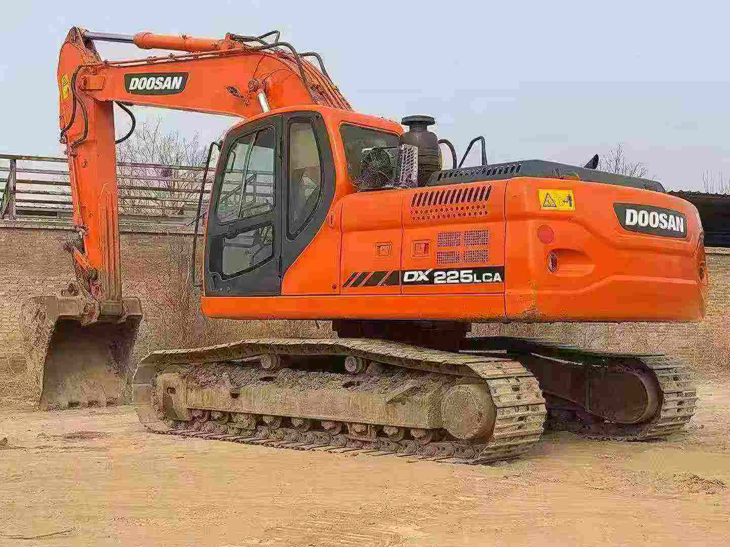 Buy Doosan DX225LC Used Excavator / 1