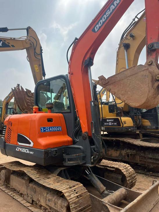 Buy Doosan DH60 Used Excavator / 1