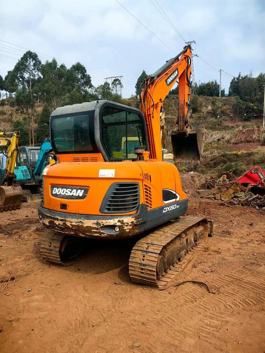 Buy Doosan DH60 Used Excavator / 1
