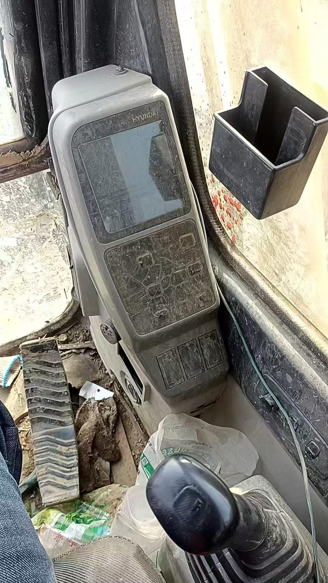 Used Hyundai R80G Excavator 2016 Model / 8