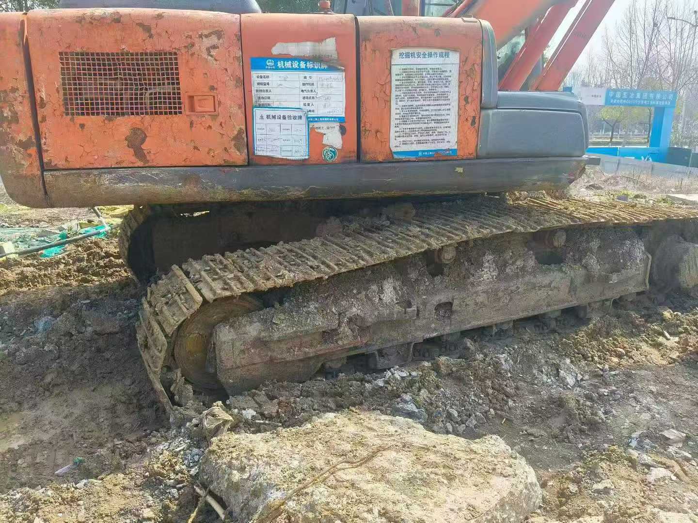 Used Hitachi ZX200-3G Excavator 2011 Model / 4