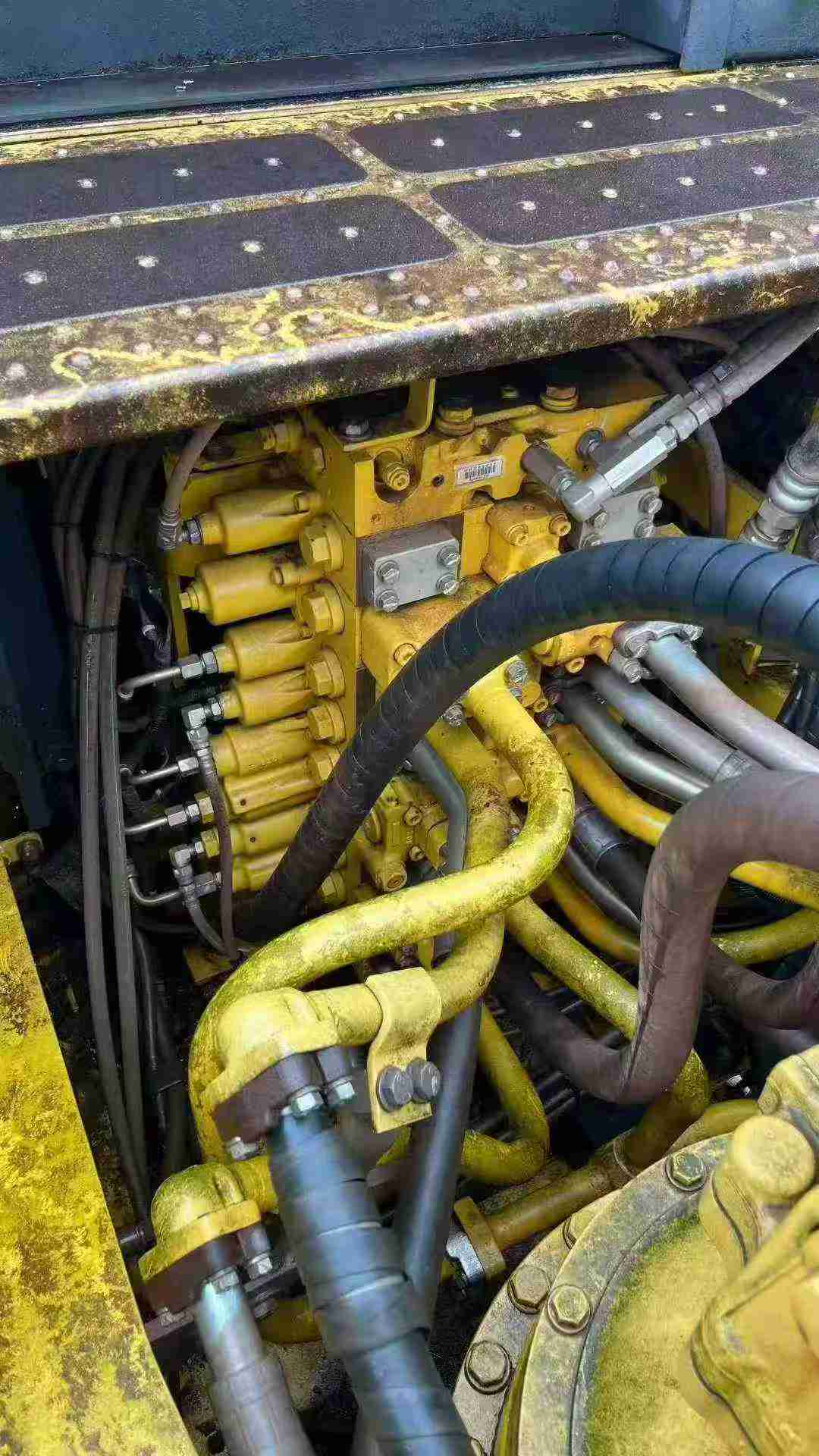 Buy Komatsu PC460LC-8 Used Excavator / 1