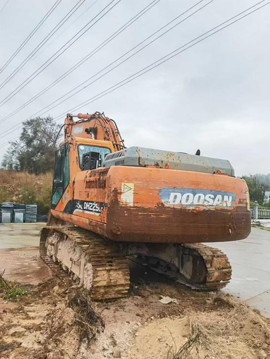 Buy Doosan DH215-9 Used Excavator / 1