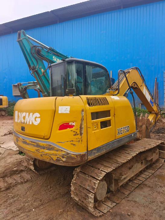 Buy XCMG XE75C Used Excavator / 1