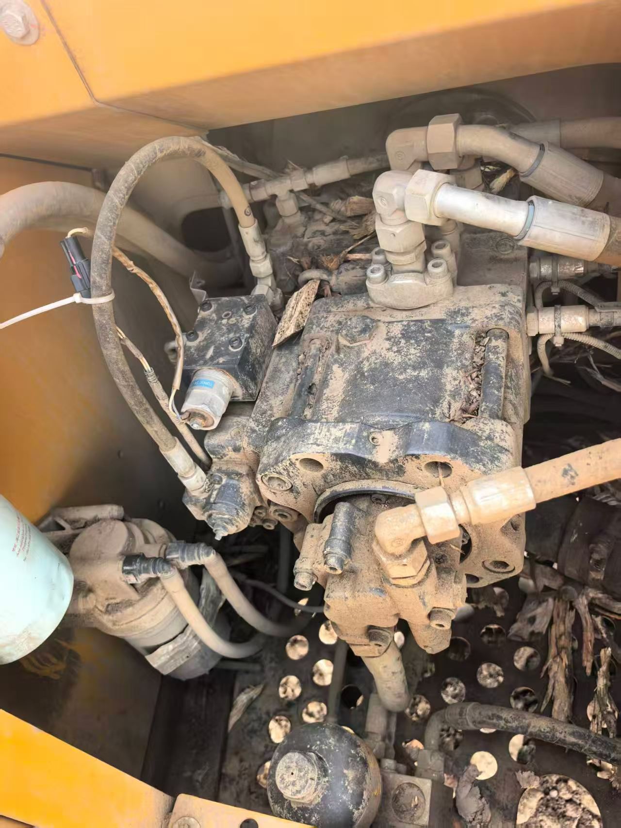 Used XCMG XE135B Excavator 2020 Model / 7