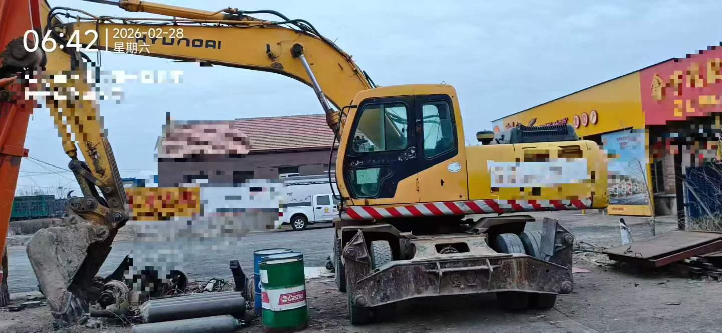 Used Hyundai R210W Excavator 2016 Model / 2